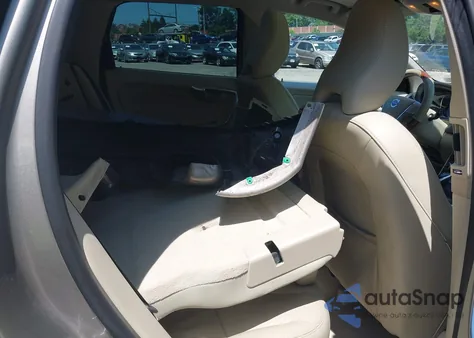 2015 Volvo Xc60 T5/T5 Premier z USA, uszkodzony, nr VIN YV4612RK5F2677952